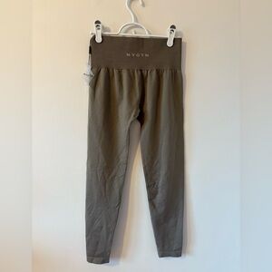 NWT NVGTN Solid Seamless Leggings Medium